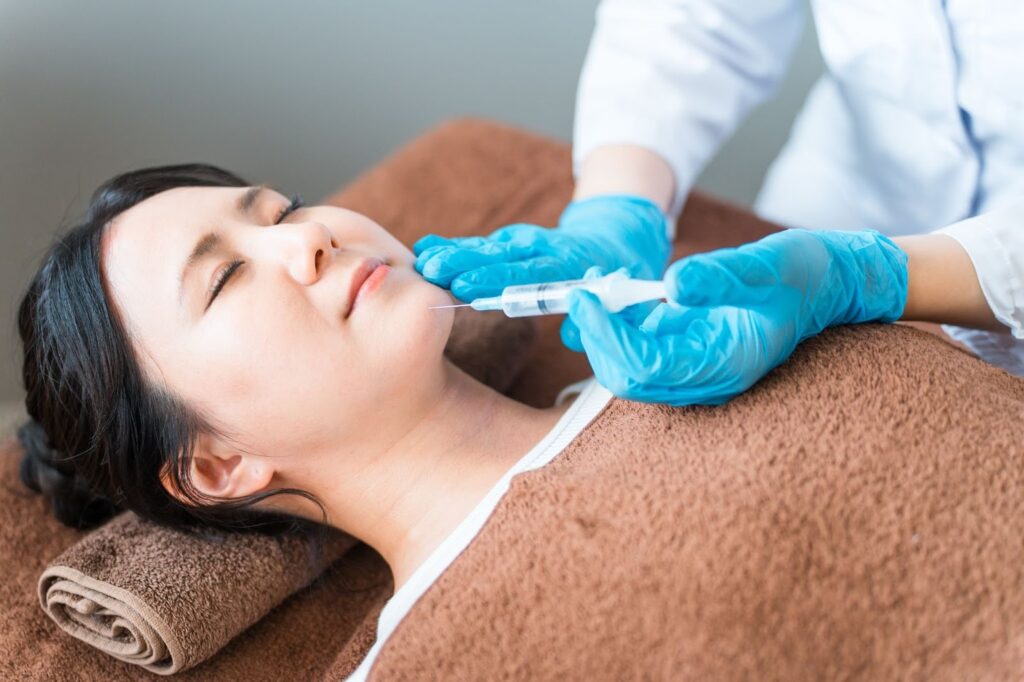 プルリアルの手打ち施術を受ける女性