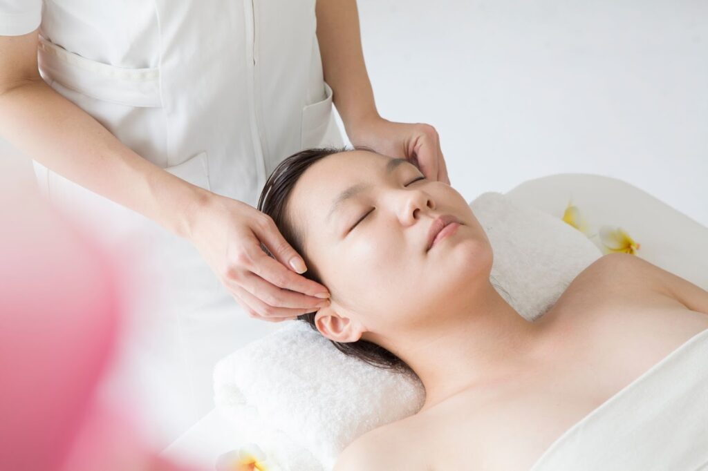 施術を受ける女性