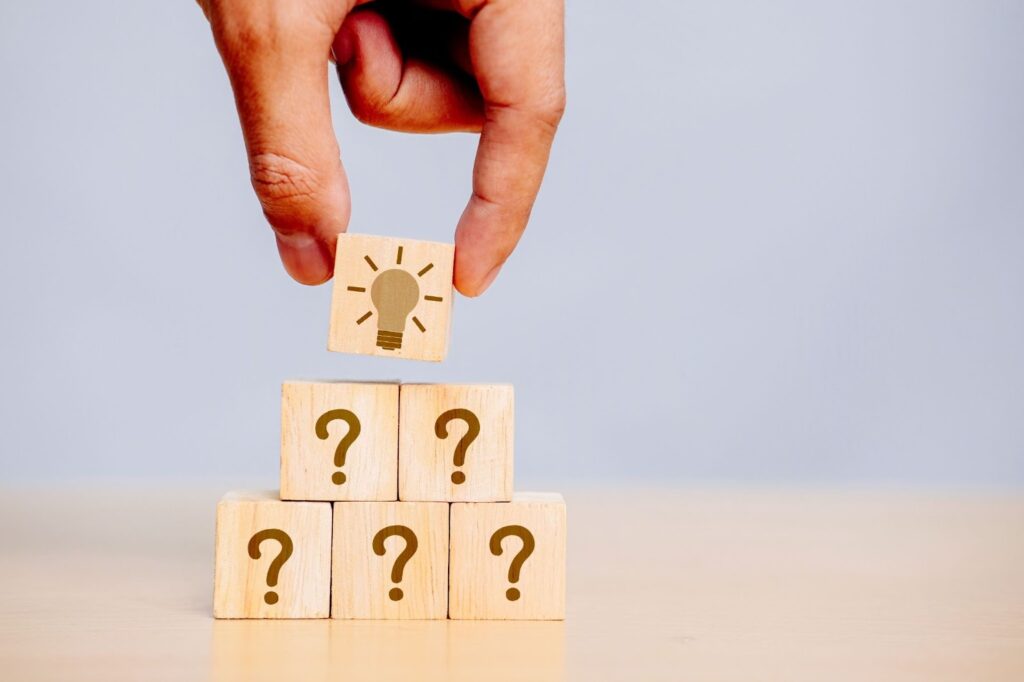 はてなと電球マークの積み木