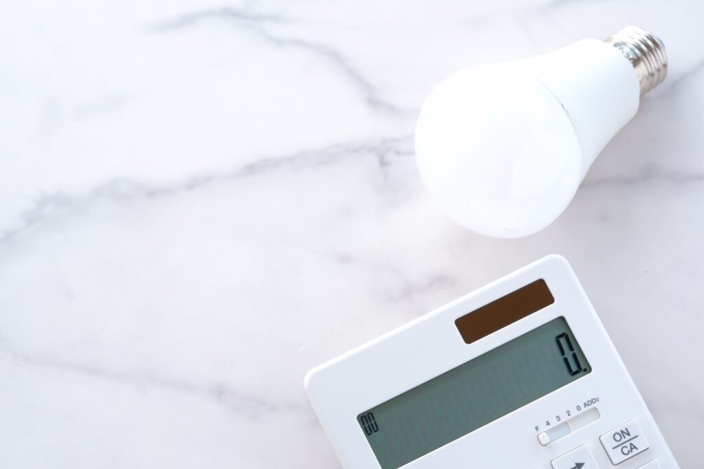 電卓と電球