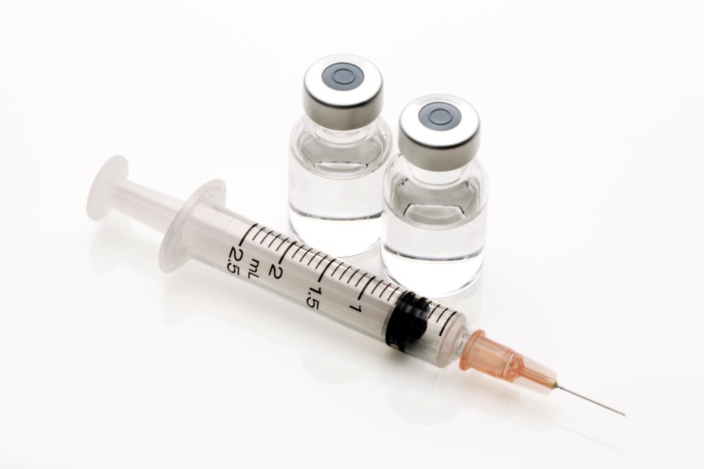 肌育注射の注射器とアンプル