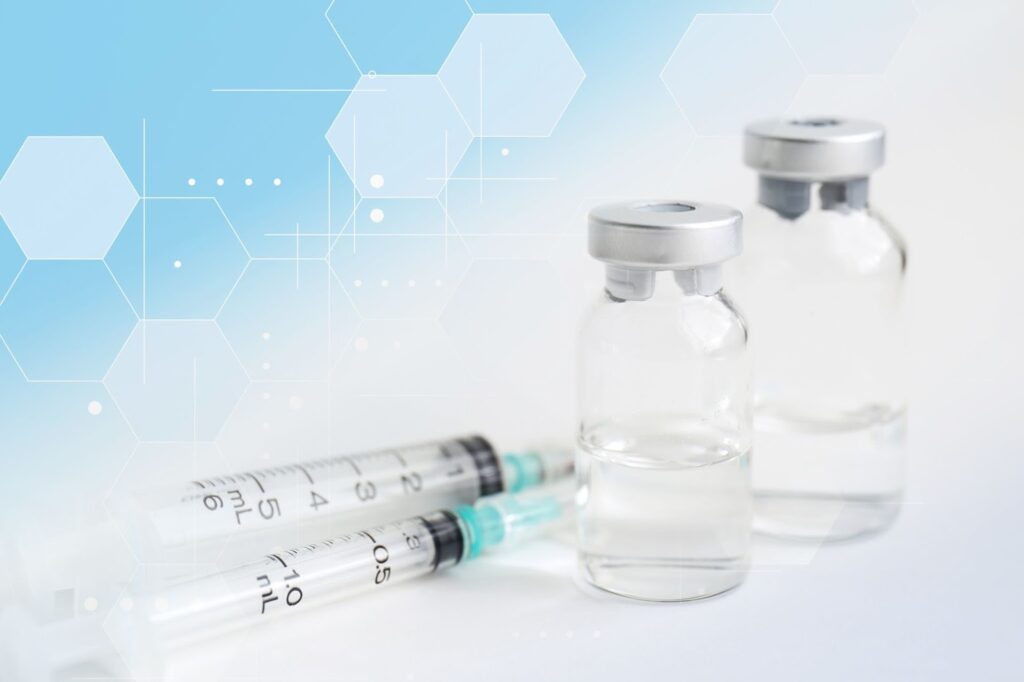 美容施術に使う注射器とアンプル