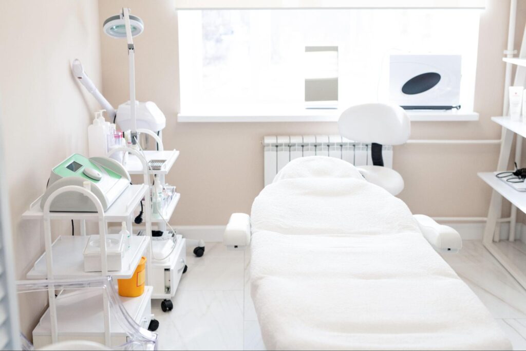 美容クリニックの処置室