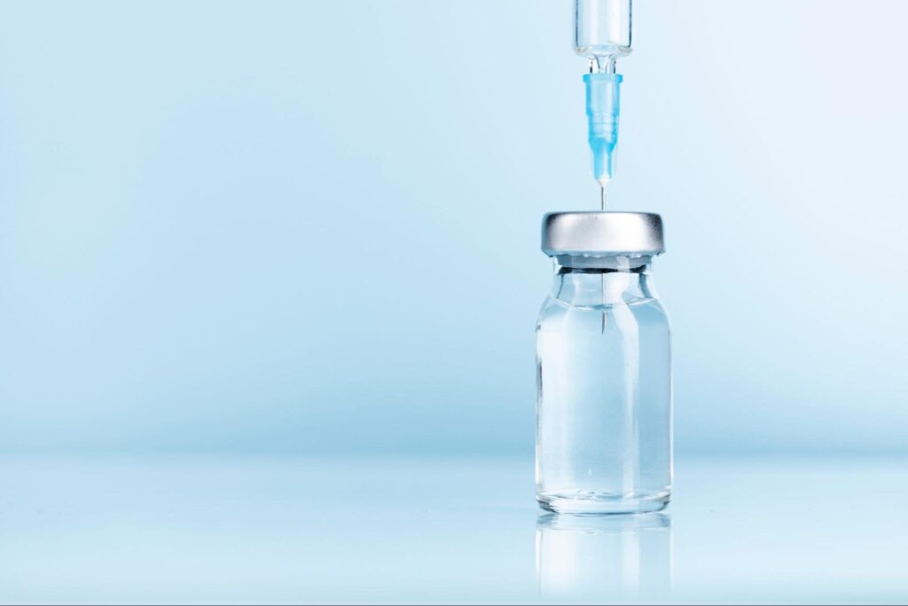 肌育注射の注射器とバイアル