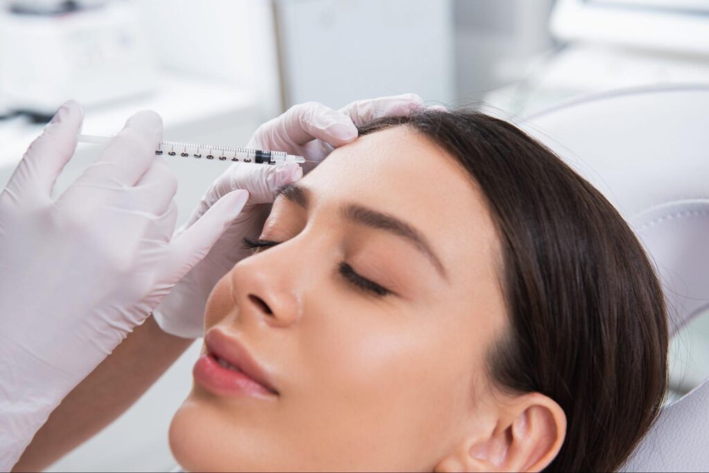 肌育注射を受けている女性