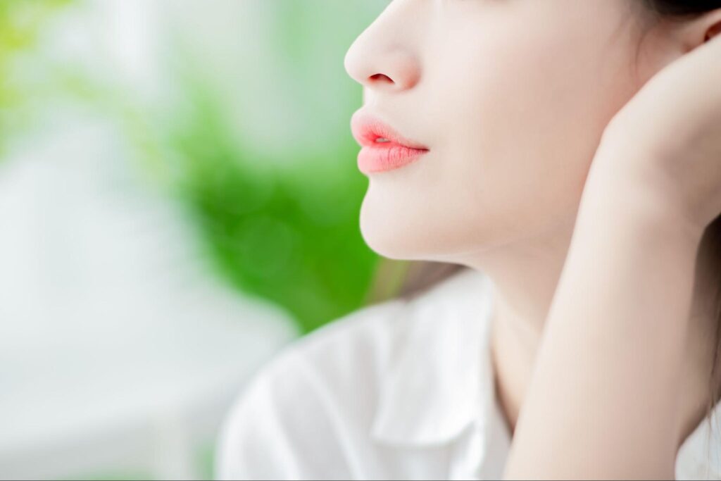 プルリアルは唇に効果的？唇におすすめの種類や効果実感のタイミング・注意点も解説