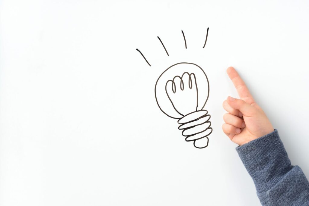 電球の絵と手