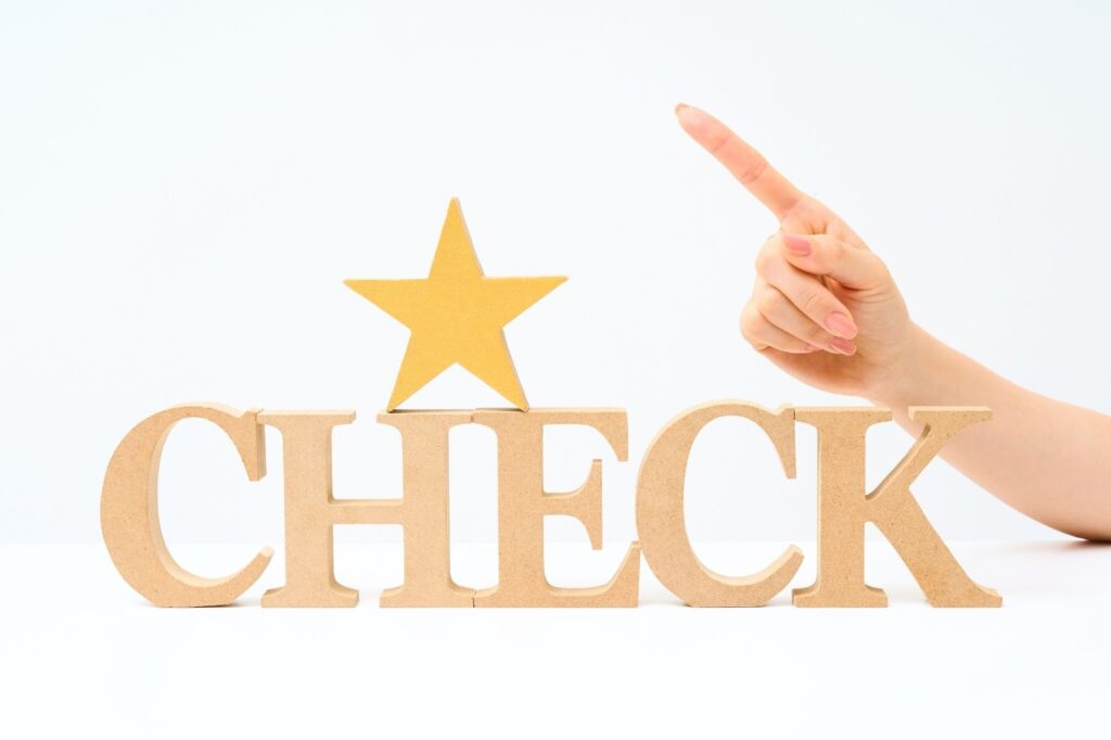 checkと書かれたブロックと星ブロックと手