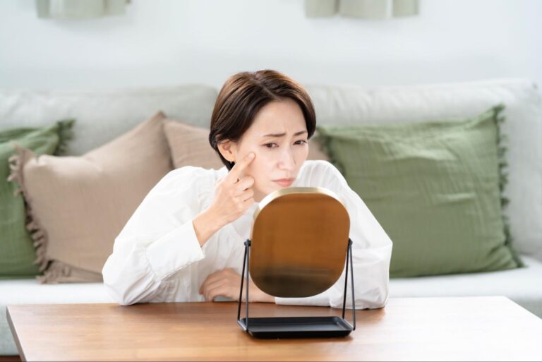 クマ取りで目が小さくなったのは失敗？原因や対処法などを解説