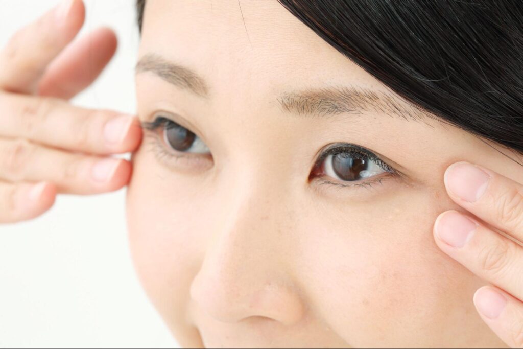 目の下のたるみ 自力で治す